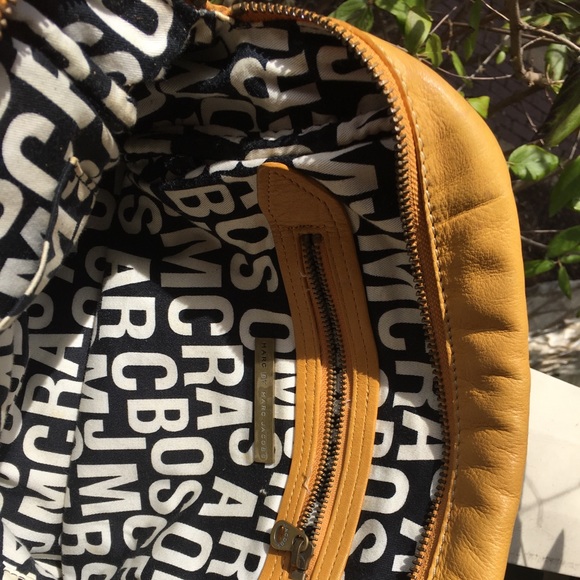 Marc by MarcJacobs yellow handbag w/logo hardware - Picture 5 of 5